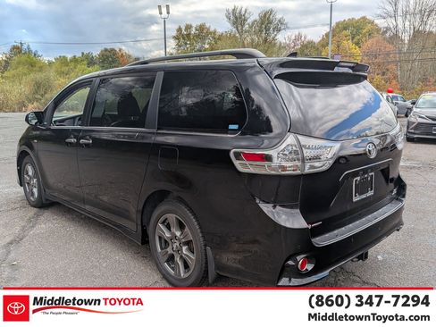 Certified 2019 Toyota Sienna SE w/ SE Preferred Package image 5