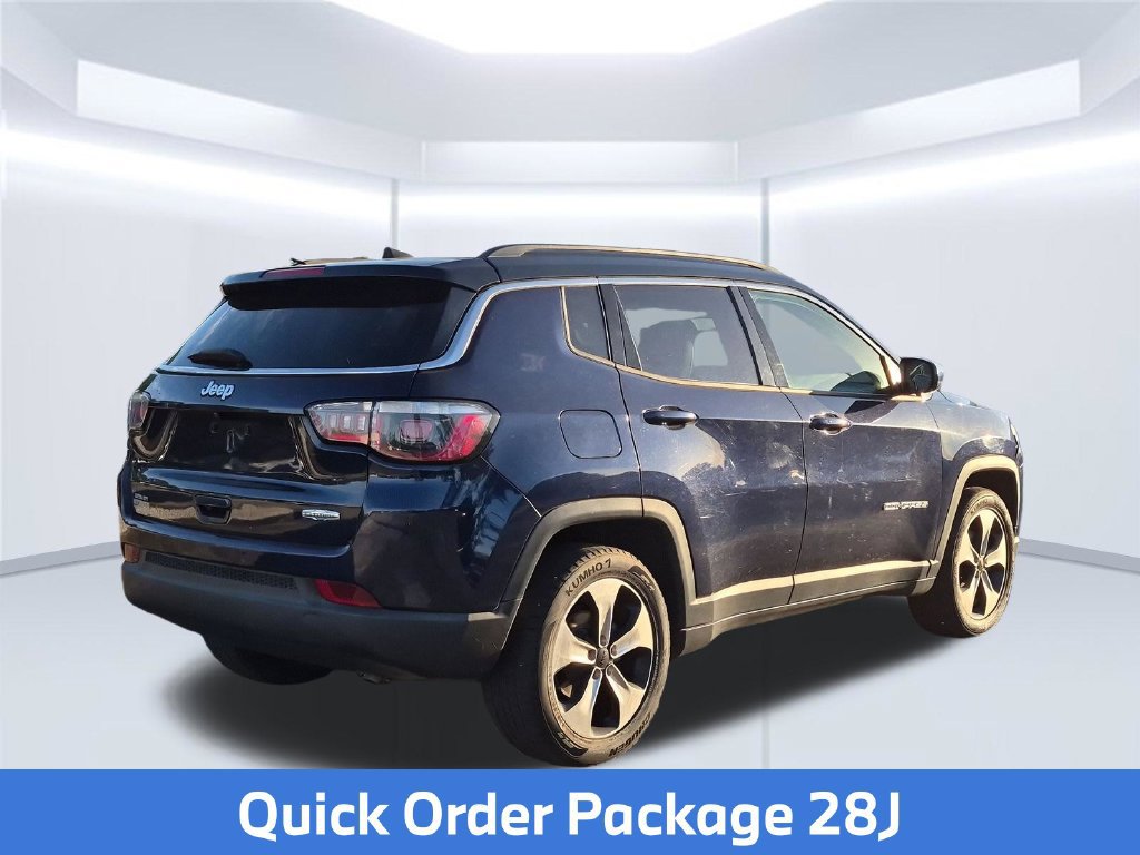 Used 2018 Jeep Compass Latitude w/ Popular Equipment Group FWD image 4
