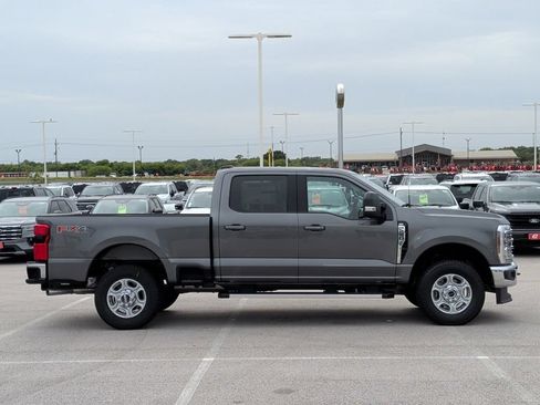 New 2026 Ford F250 XLT w/ XLT Premium Package AWD/4WD image 9