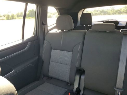 Used 2025 GMC Acadia Elevation image 12