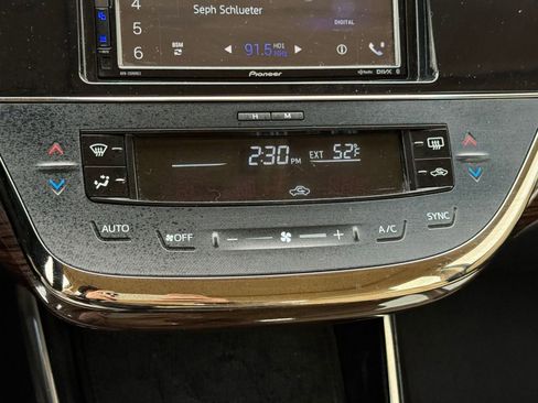 Used 2014 Toyota Avalon XLE image 18