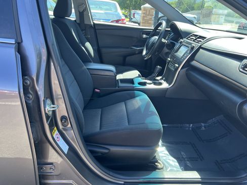 Used 2016 Toyota Camry LE FWD image 9