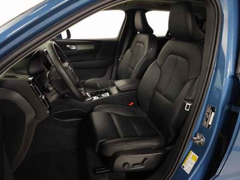 Certified 2025 Volvo XC40 B5 Plus image 19