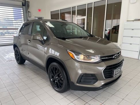 Used 2022 Chevrolet Trax LT w/ Sport Edition image 5