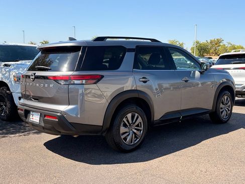 Certified 2025 Nissan Pathfinder SV FWD image 5