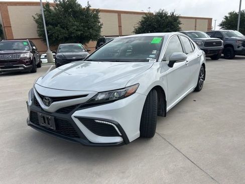 Used 2023 Toyota Camry SE w/ Convenience Package FWD image 7
