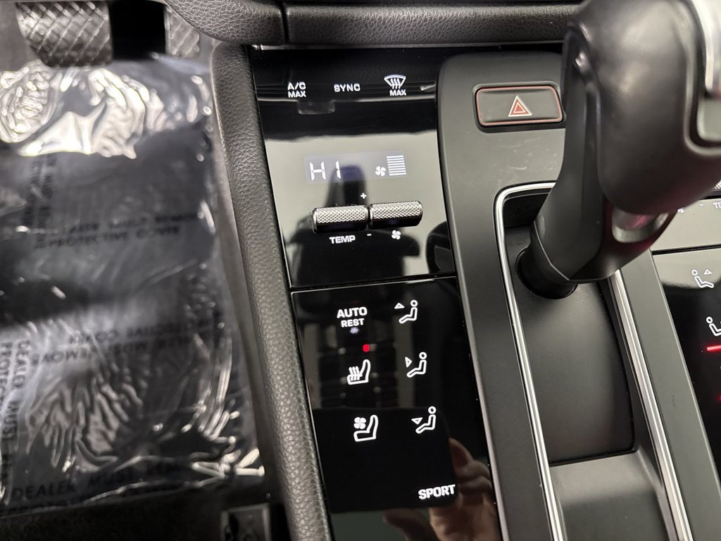 Certified 2023 Porsche Macan AWD/4WD image 30