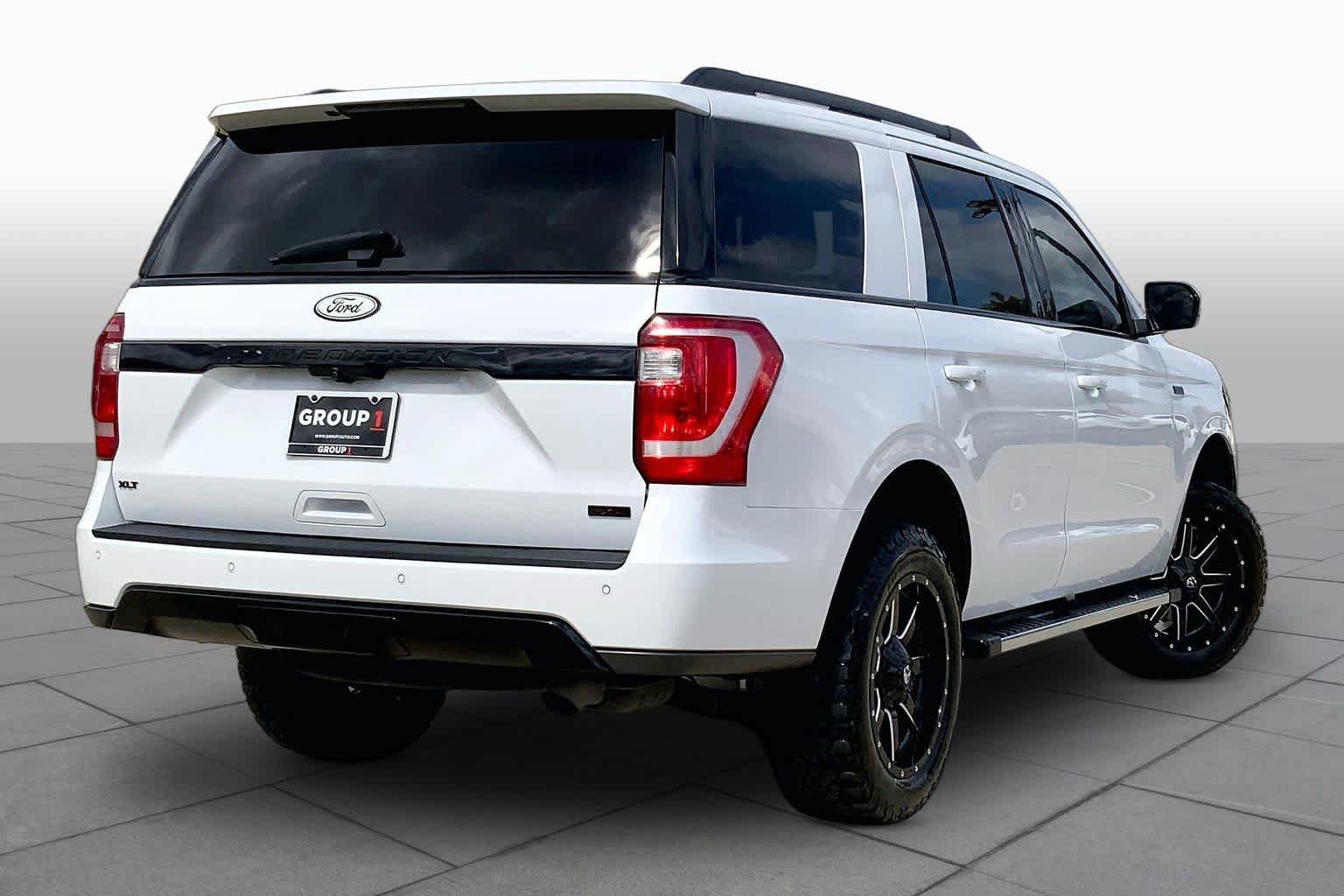 Used 2019 Ford Expedition XLT w/ Equipment Group 202A AWD/4WD image 13
