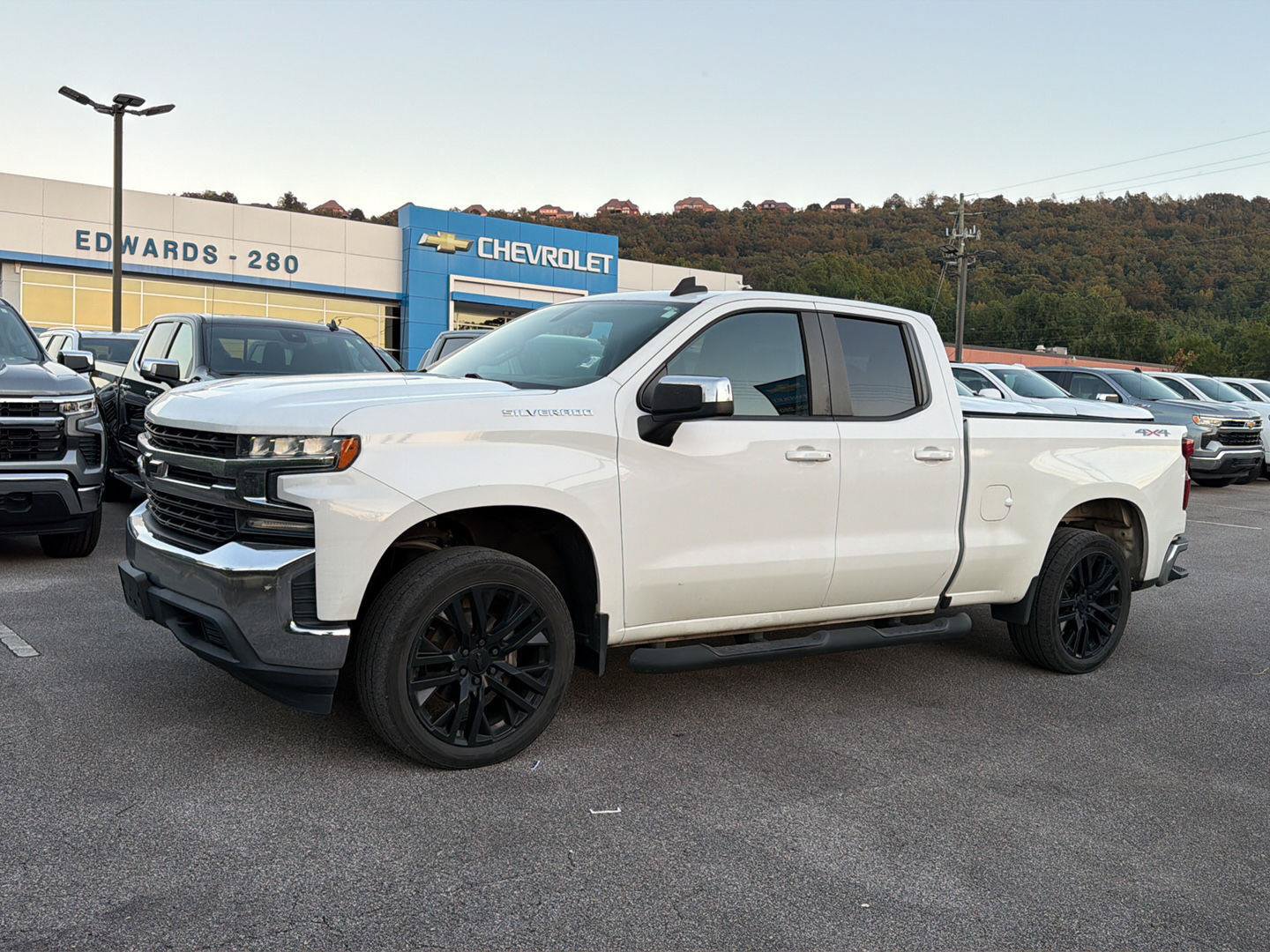 Used 2020 Chevrolet Silverado 1500 LT w/ Trailering Package AWD/4WD image 1