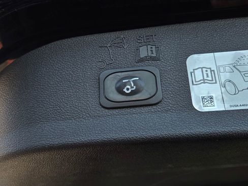 Used 2017 Ford Escape Titanium w/ Equipment Group 301A image 25