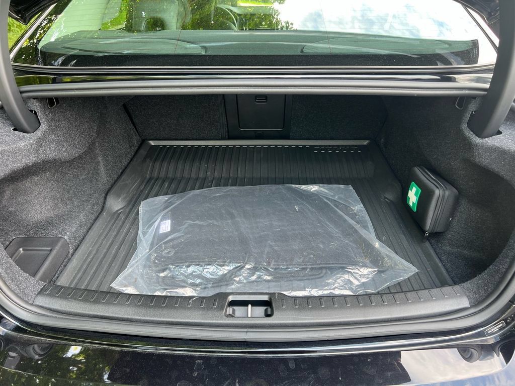 Certified 2024 Volvo S60 B5 Plus AWD/4WD image 27