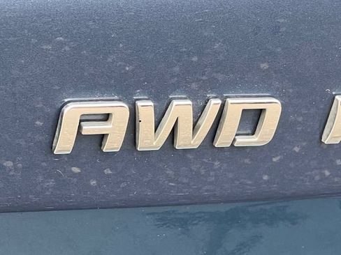 Used 2024 Chevrolet Equinox Premier AWD/4WD image 9