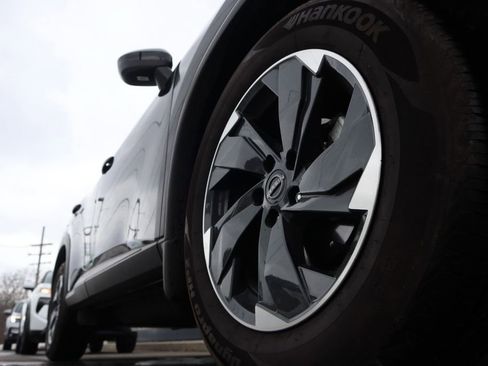 Certified 2025 Nissan Rogue SV image 9