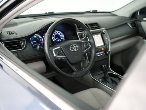 Used 2017 Toyota Camry SE FWD image 6