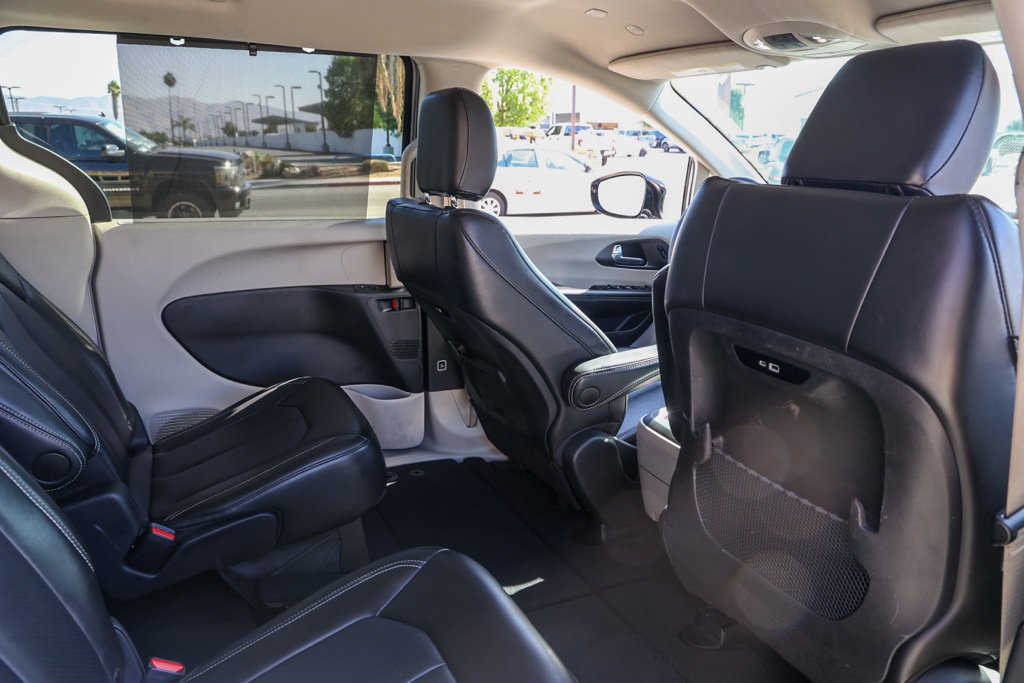 Used 2024 Chrysler Pacifica Touring-L FWD image 19