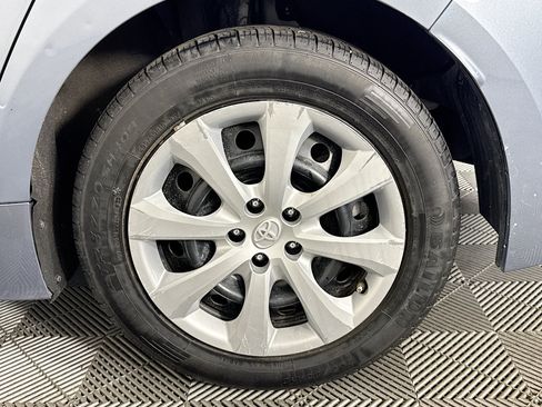 Used 2022 Toyota Corolla LE FWD image 35