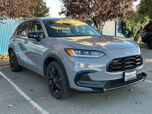 Used 2023 Honda HR-V Sport image 2