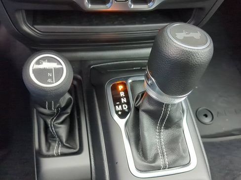 Used 2023 Jeep Wrangler Unlimited Sahara w/ LED Lighting Group AWD/4WD image 4