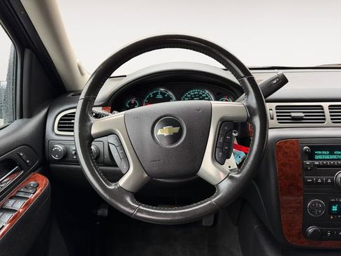 Used 2014 Chevrolet Suburban LT image 12