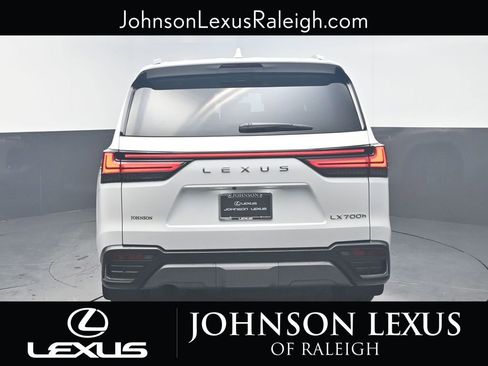 New 2026 Lexus LX 700h Luxury image 8