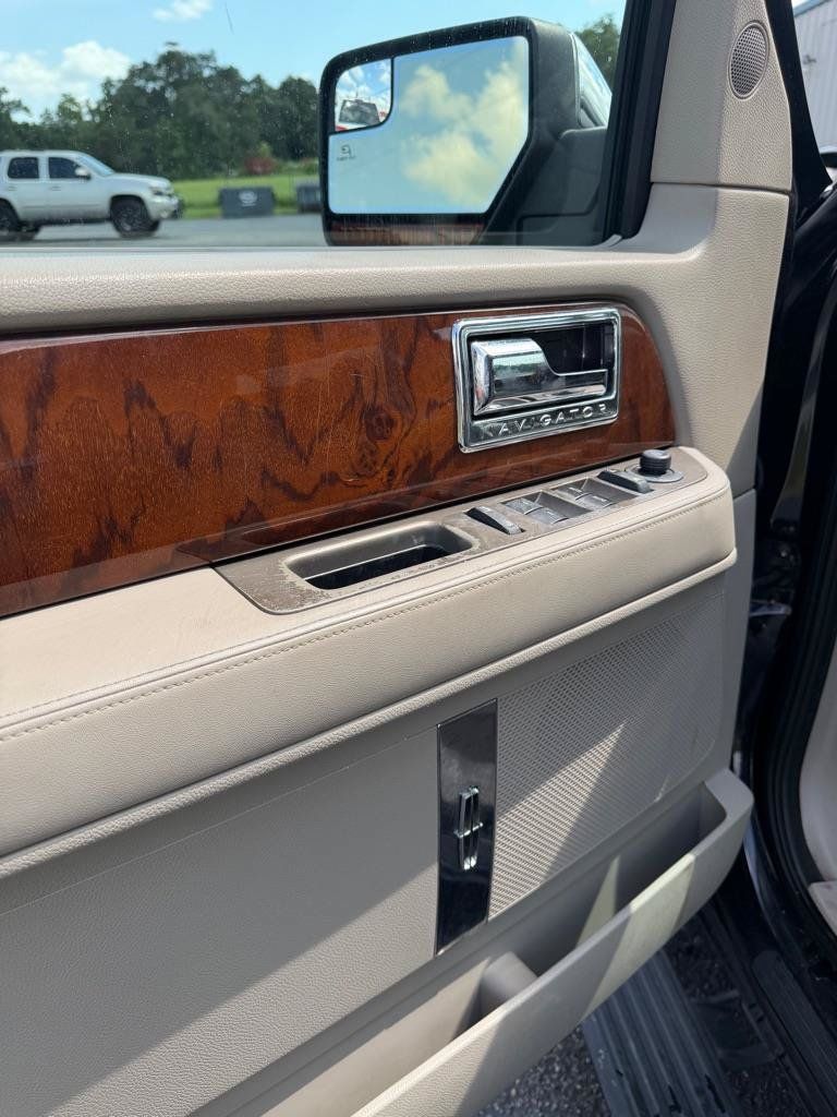 Used 2013 Lincoln Navigator 2WD w/ HD Trailer Tow Pkg image 11