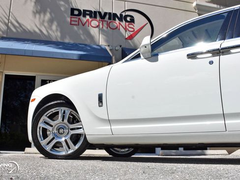Used 2015 Rolls-Royce Ghost image 26