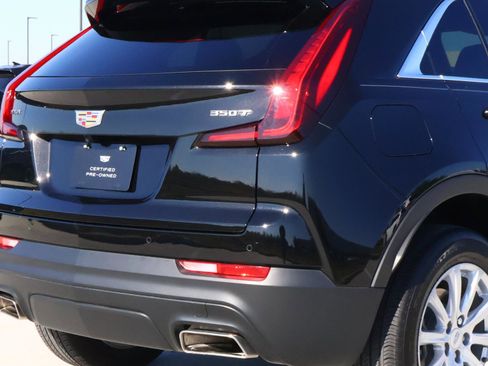 Used 2023 Cadillac XT4 Luxury w/ Cold Weather Package image 11