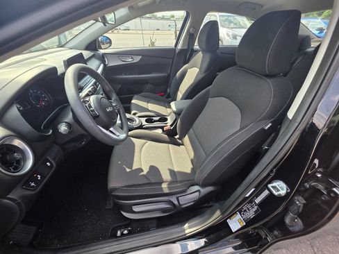 Used 2024 Kia Forte LXS w/ LXS Technology Package FWD image 6