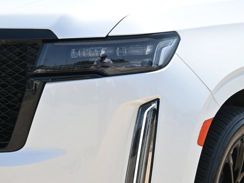 Used 2023 Cadillac Escalade ESV Sport w/ LPO, ONYX Package AWD/4WD image 29