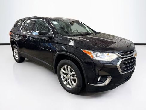 Used 2021 Chevrolet Traverse LT image 3