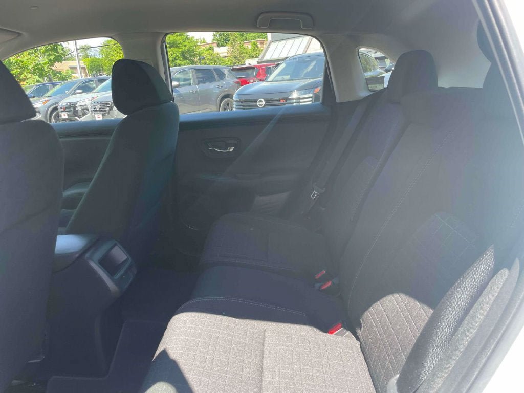 Used 2023 Honda HR-V LX image 12
