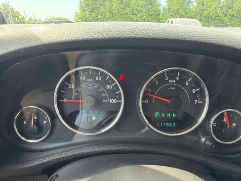 Used 2013 Jeep Wrangler Unlimited Sahara w/ Dual Top Group AWD/4WD image 12