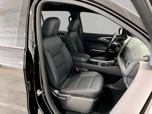 Used 2025 Chevrolet Traverse LT w/ Driver Confidence Package FWD image 9