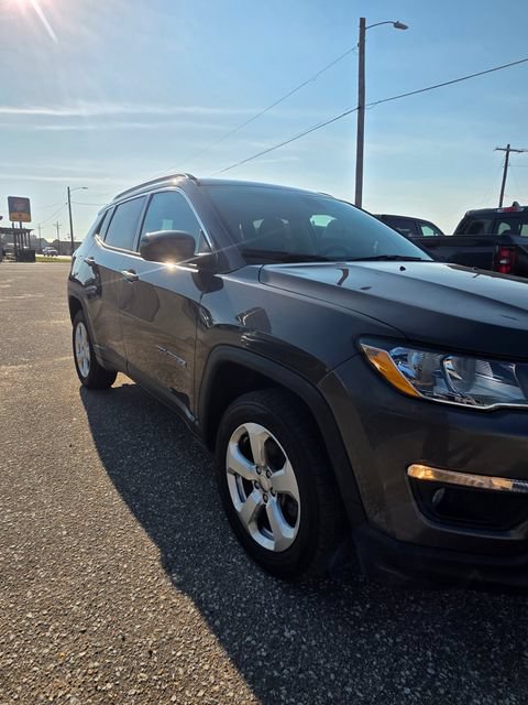 Used 2019 Jeep Compass Latitude w/ Popular Equipment Group AWD/4WD image 3