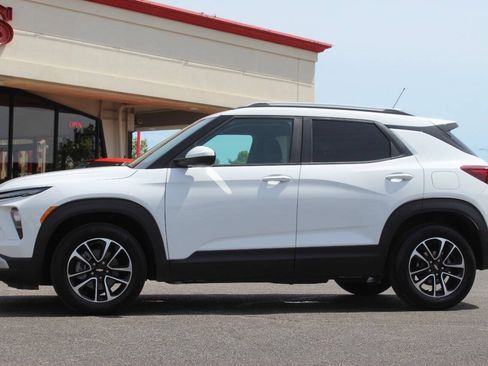 Used 2025 Chevrolet TrailBlazer LT FWD image 6