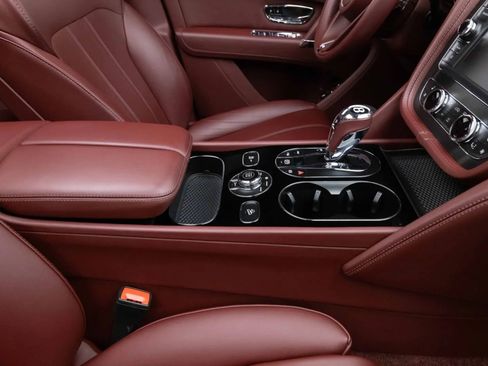 Used 2019 Bentley Bentayga AWD/4WD image 20