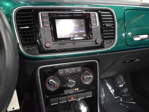 Used 2018 Volkswagen Beetle 2.0T image 27