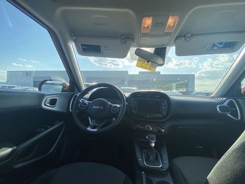 Used 2023 Kia Soul LX w/ LX Technology Package FWD image 4