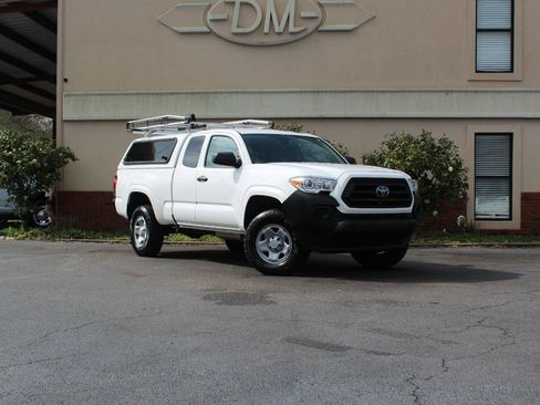 Used 2022 Toyota Tacoma SR RWD image 4