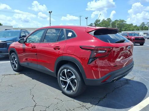 New 2026 Chevrolet Trax RS w/ Sunroof Package FWD image 5