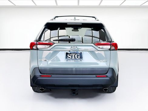 Used 2019 Toyota RAV4 XLE w/ Carpet Mat Package FWD image 5