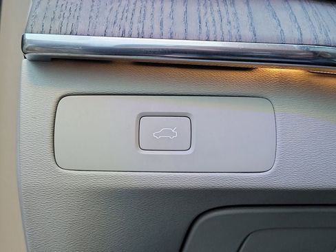 Used 2023 Volvo XC90 B6 Plus image 19