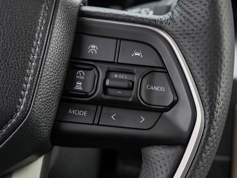 Used 2025 Toyota Tacoma TRD Off-Road image 34