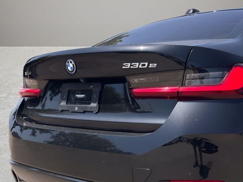 Used 2023 BMW 330e xDrive w/ Premium Package AWD/4WD image 27