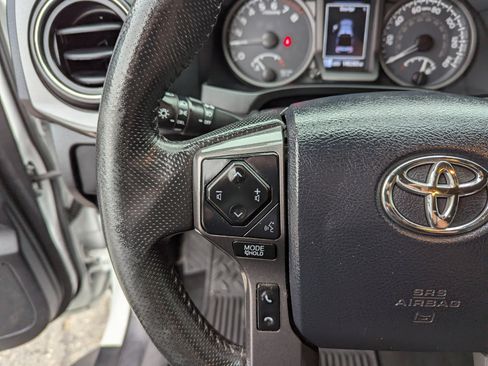 Used 2017 Toyota Tacoma TRD Sport w/ Tow Package (A/T) image 17