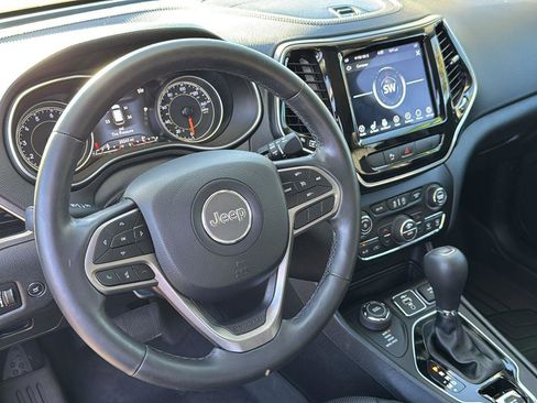 Used 2020 Jeep Cherokee Limited image 19