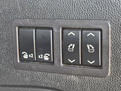 Used 2017 GMC Yukon XL Denali RWD image 46