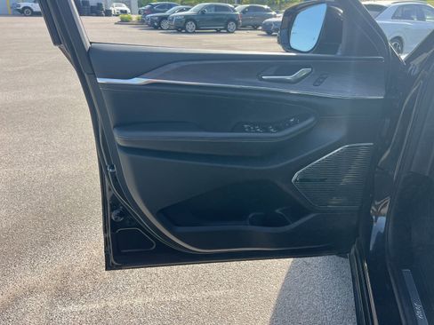 Used 2022 Jeep Grand Cherokee Overland w/ MOPAR Finishing Package image 33