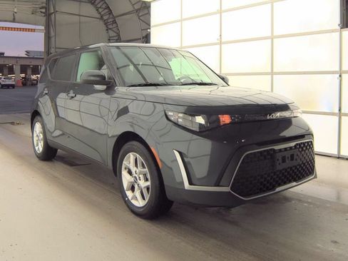 Used 2025 Kia Soul LX FWD image 1