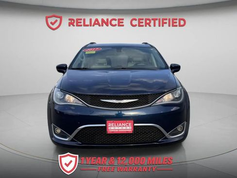 Used 2017 Chrysler Pacifica Touring-L Plus w/ Tire & Wheel Group image 10